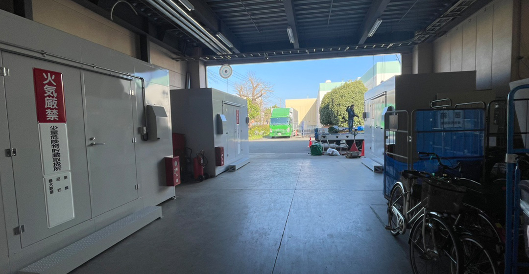 天井までの高さが確保できない為、限度いっぱいに設置